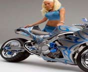 Sexy plavusa i motor